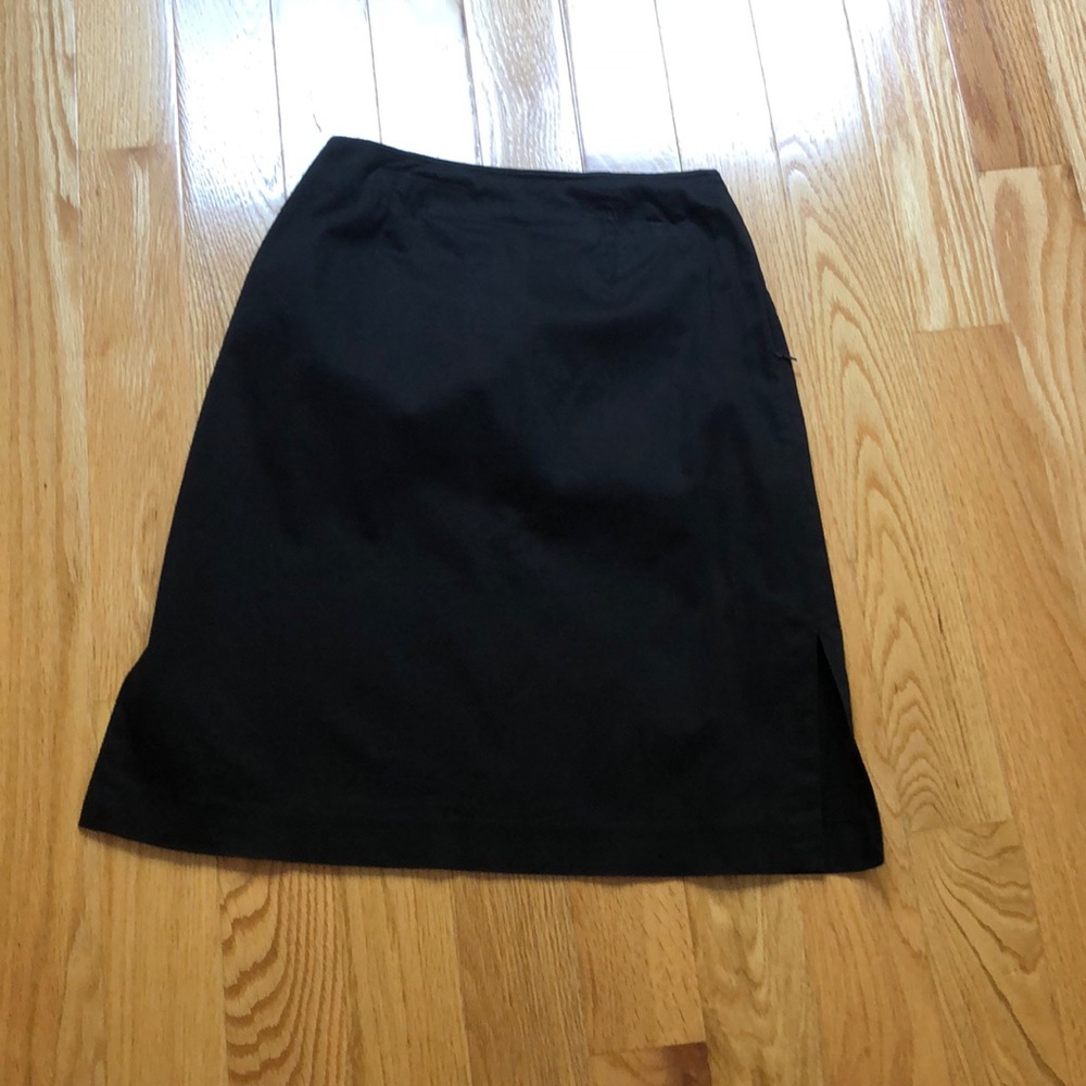 5/$25 Ann Taylor size 2 stretch black skirt